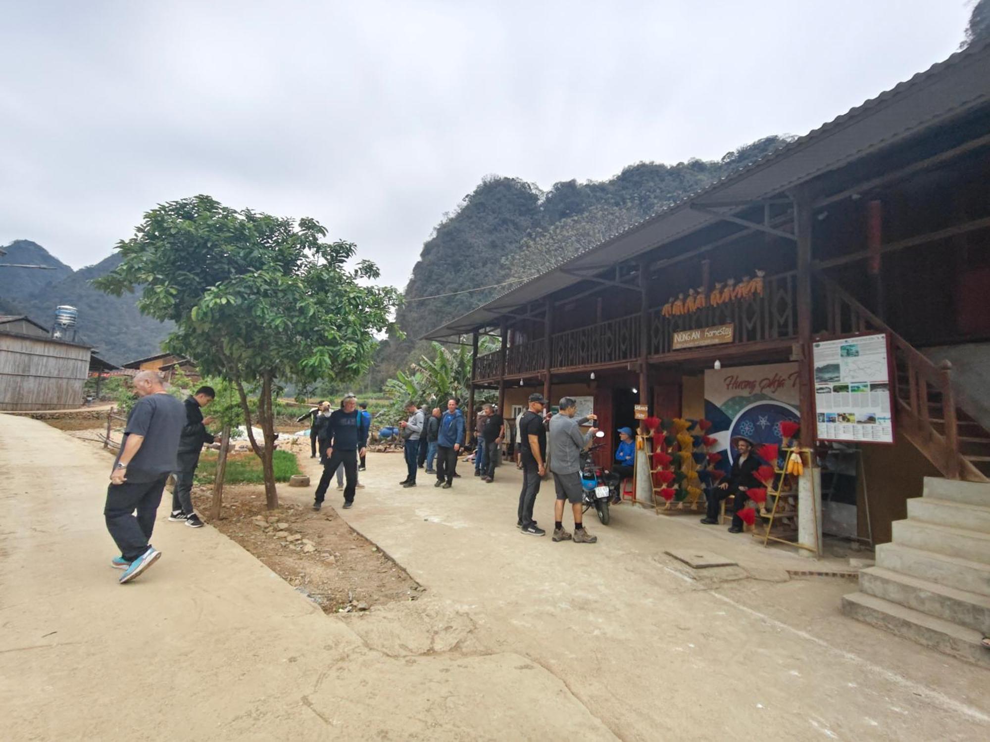 Nung An Homestay Quang Uyen Экстерьер фото